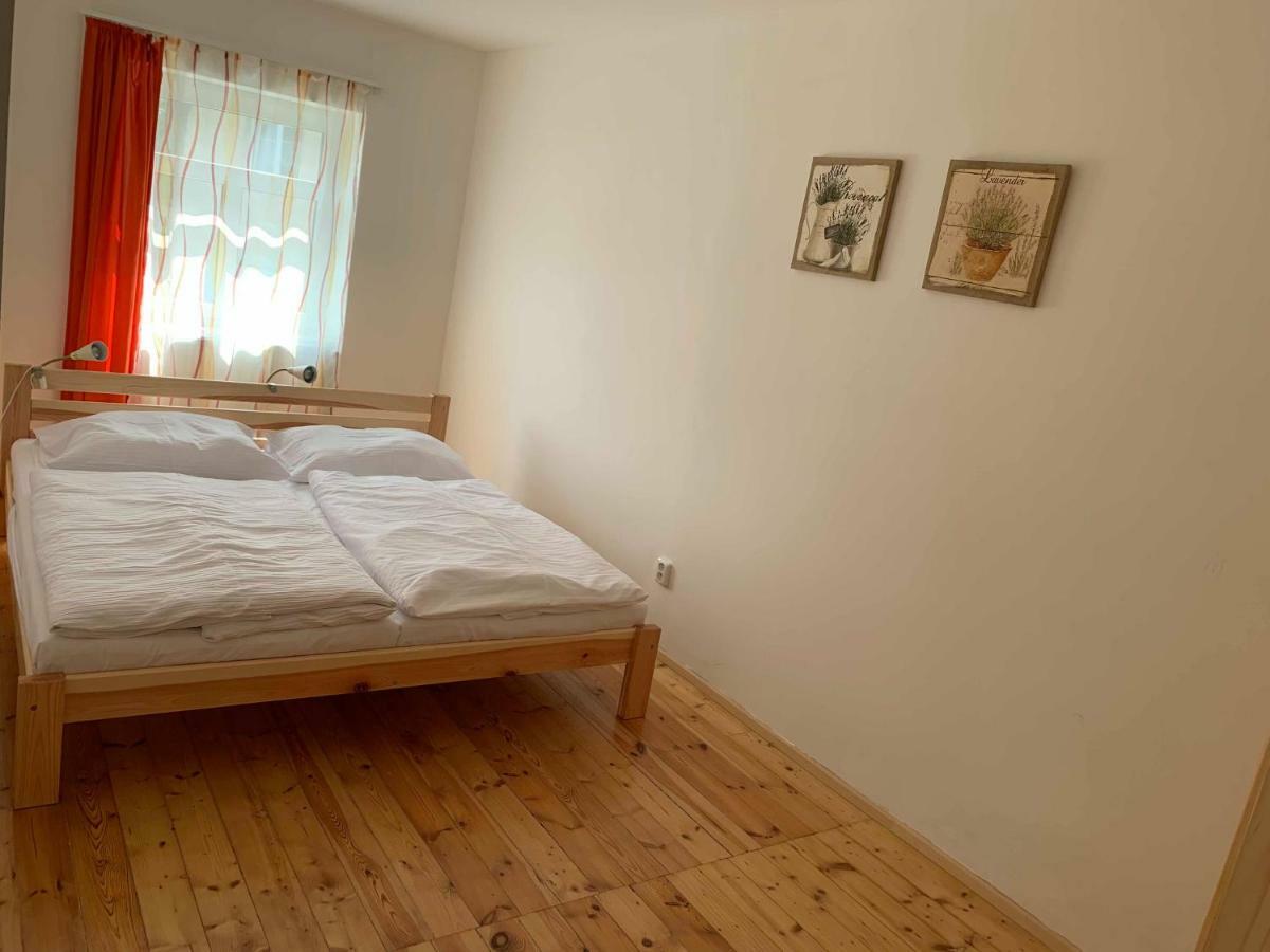 Apartmany Michaela Абертами Екстериор снимка